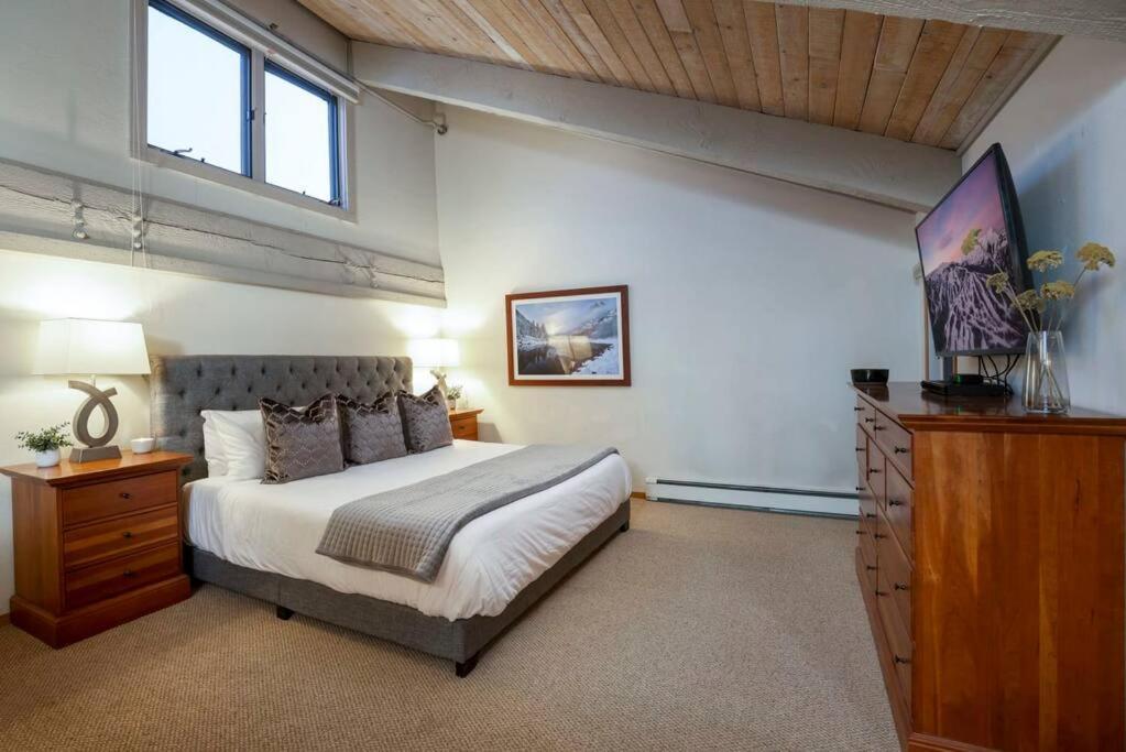 Updated 3 Bedroom 2 Ba With Pool & Hot Tub - Stunning Mountain Views! Сноумасс Виллидж Экстерьер фото