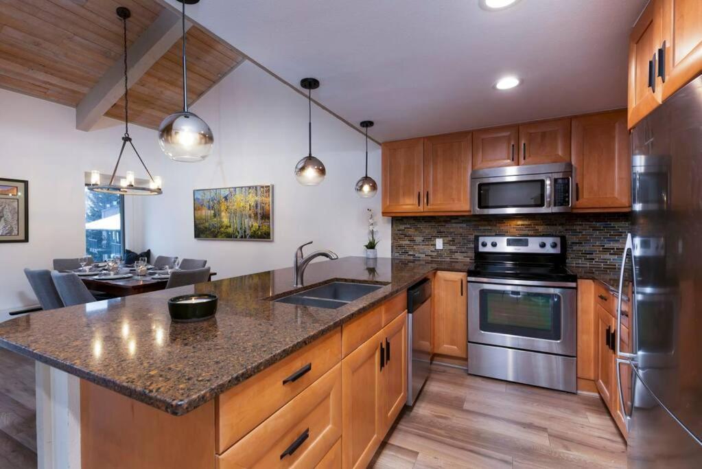 Updated 3 Bedroom 2 Ba With Pool & Hot Tub - Stunning Mountain Views! Сноумасс Виллидж Экстерьер фото